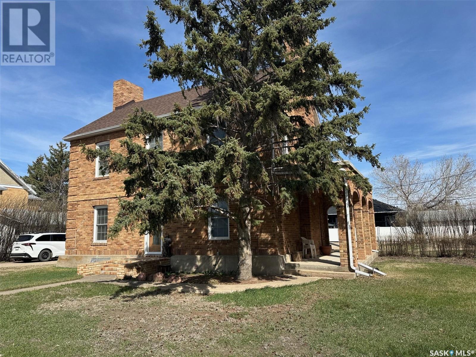 












107 1st AVENUE W

,
Gravelbourg,




Saskatchewan
S0H1X0

