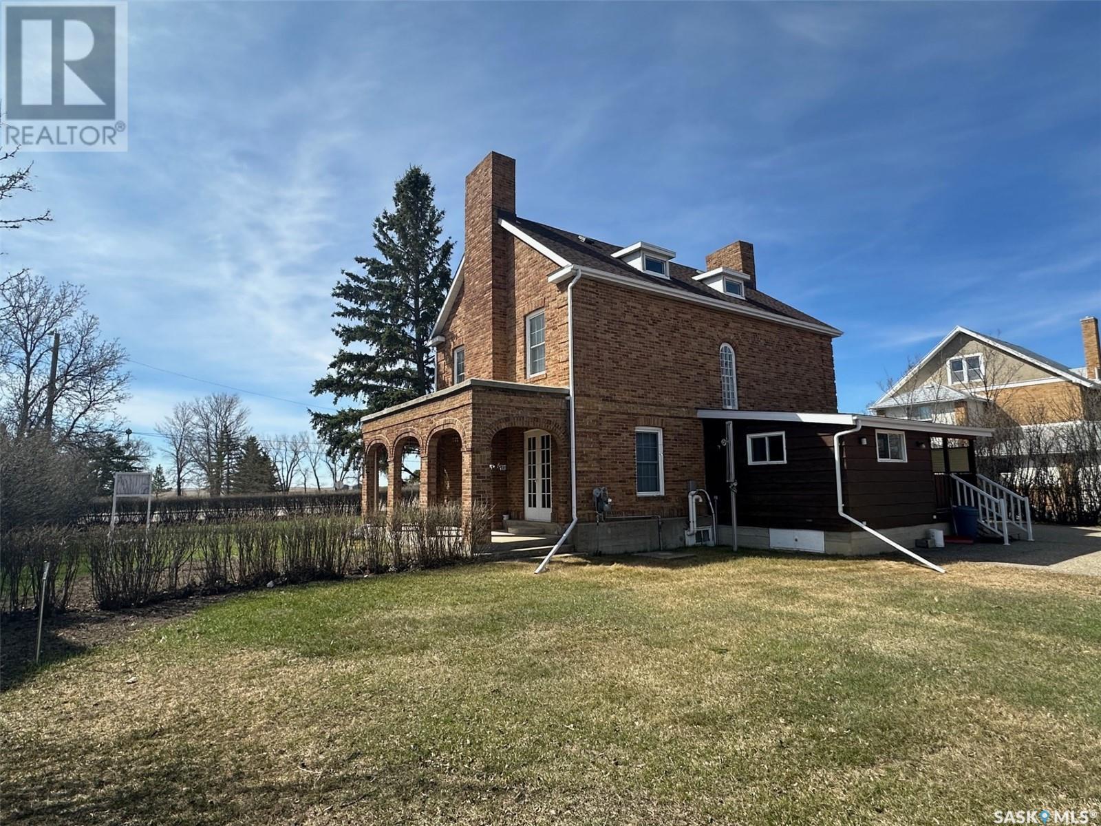 












107 1st AVENUE W

,
Gravelbourg,




Saskatchewan
S0H1X0

