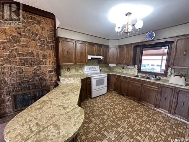 












107 1st AVENUE W

,
Gravelbourg,




Saskatchewan
S0H1X0

