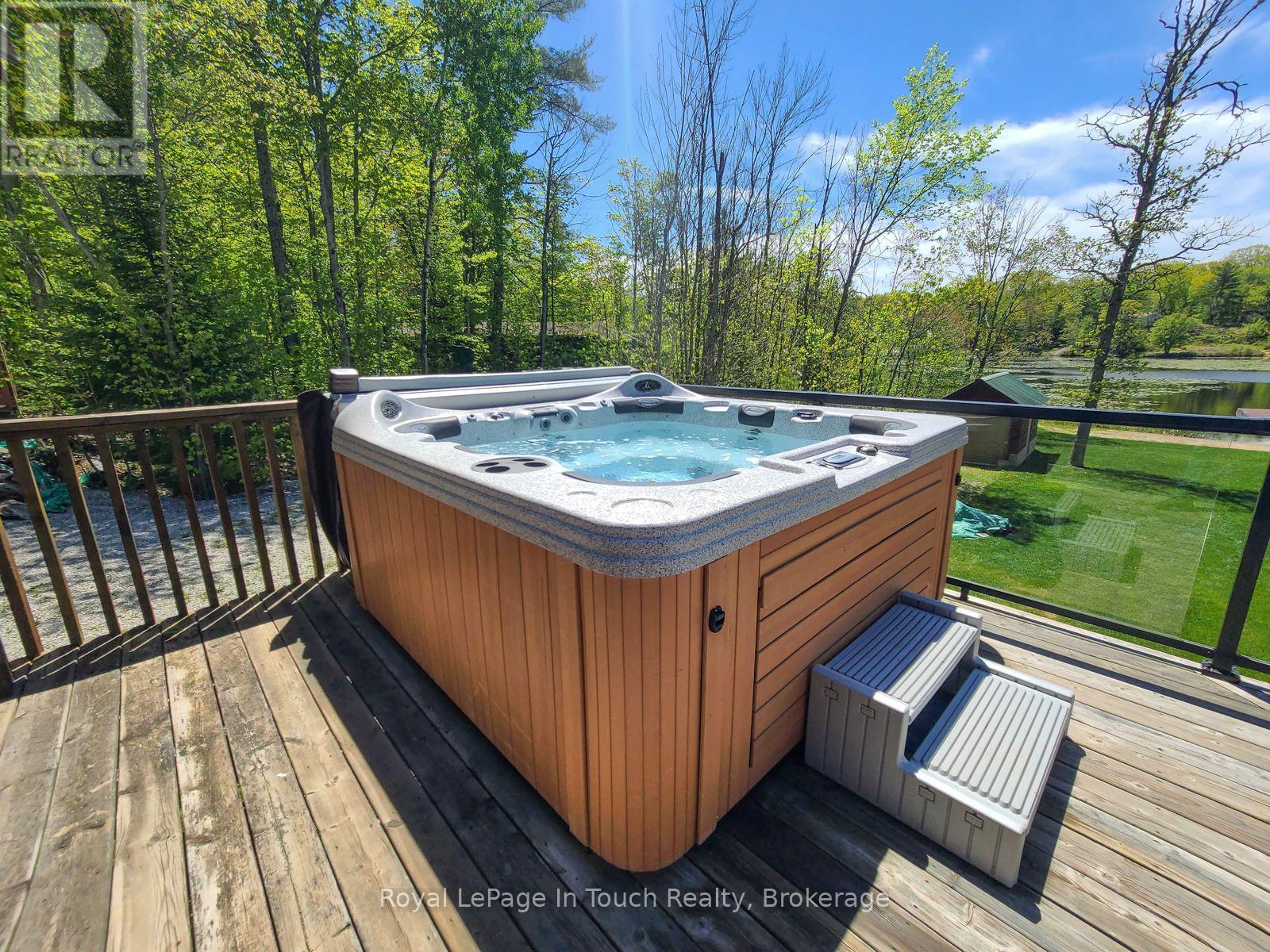 












2804 JANES LANE

,
Severn (Coldwater),




Ontario
L0K1E0

