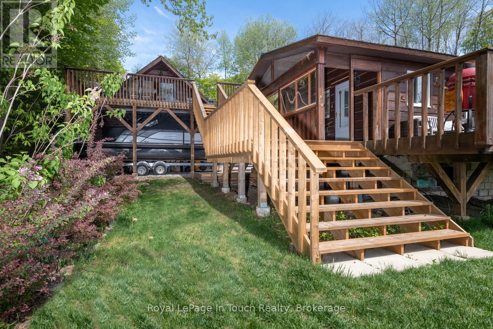 












2804 JANES LANE

,
Severn (Coldwater),




Ontario
L0K1E0

