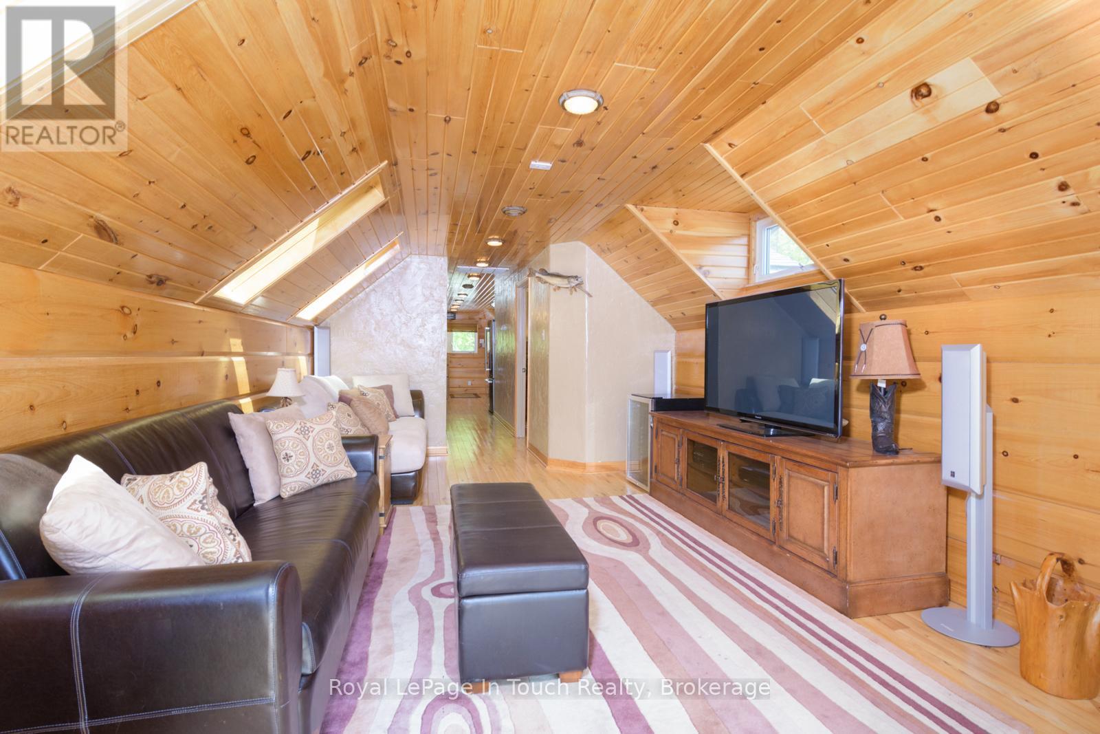 












2804 JANES LANE

,
Severn (Coldwater),




Ontario
L0K1E0

