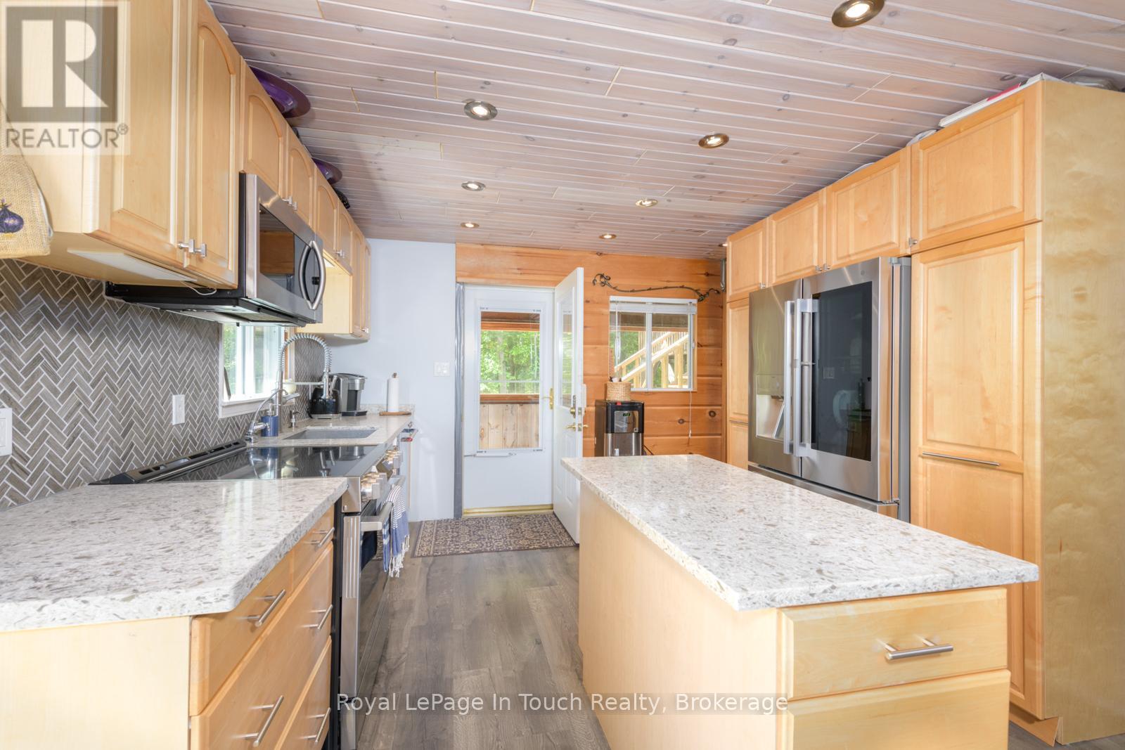 












2804 JANES LANE

,
Severn (Coldwater),




Ontario
L0K1E0


