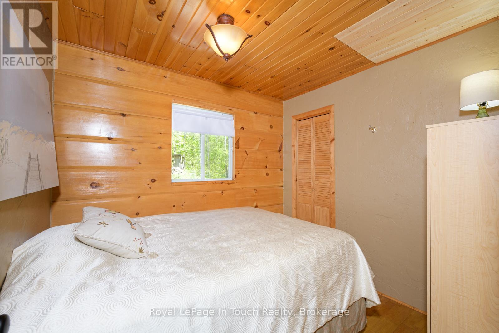 












2804 JANES LANE

,
Severn (Coldwater),




Ontario
L0K1E0

