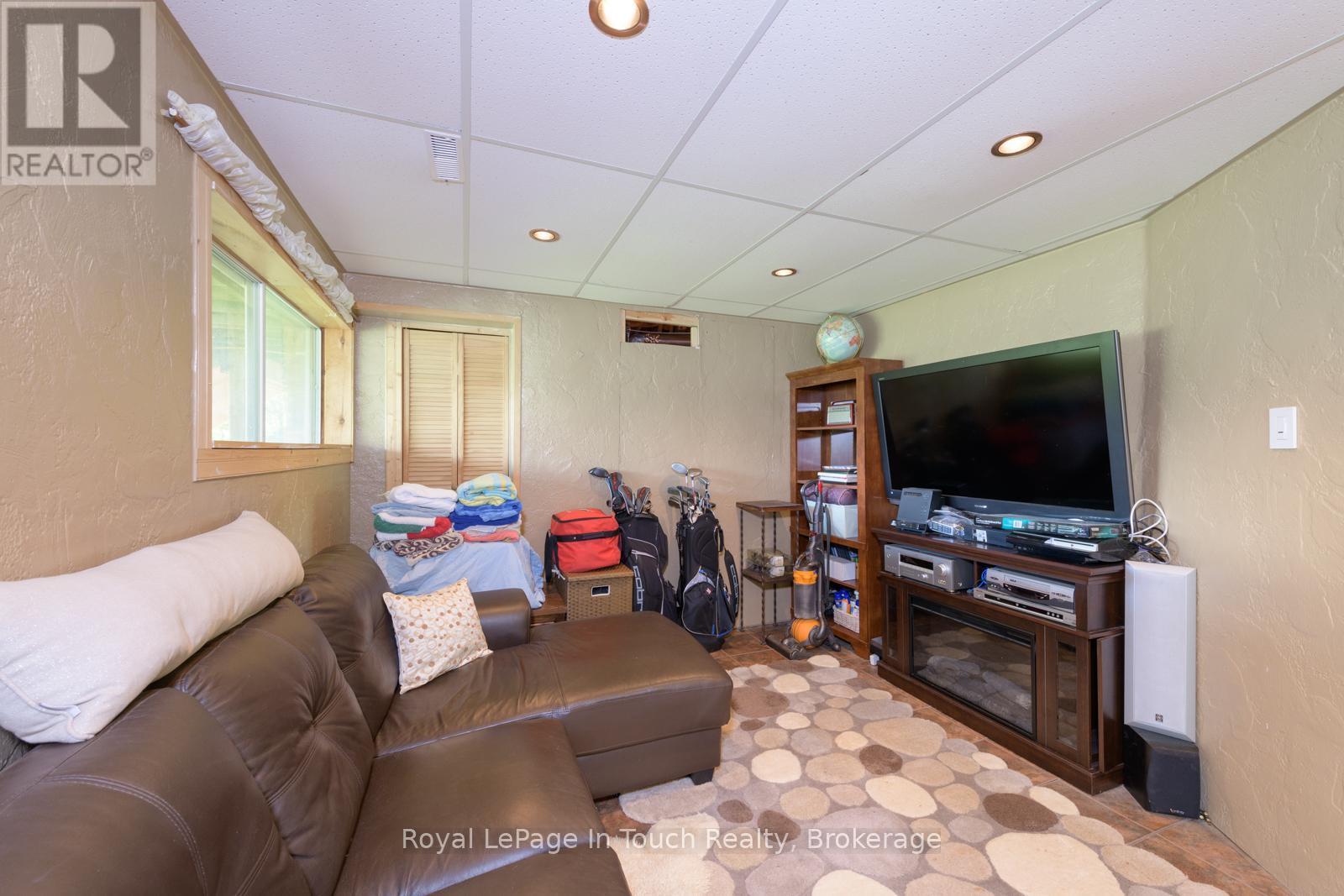 












2804 JANES LANE

,
Severn (Coldwater),




Ontario
L0K1E0

