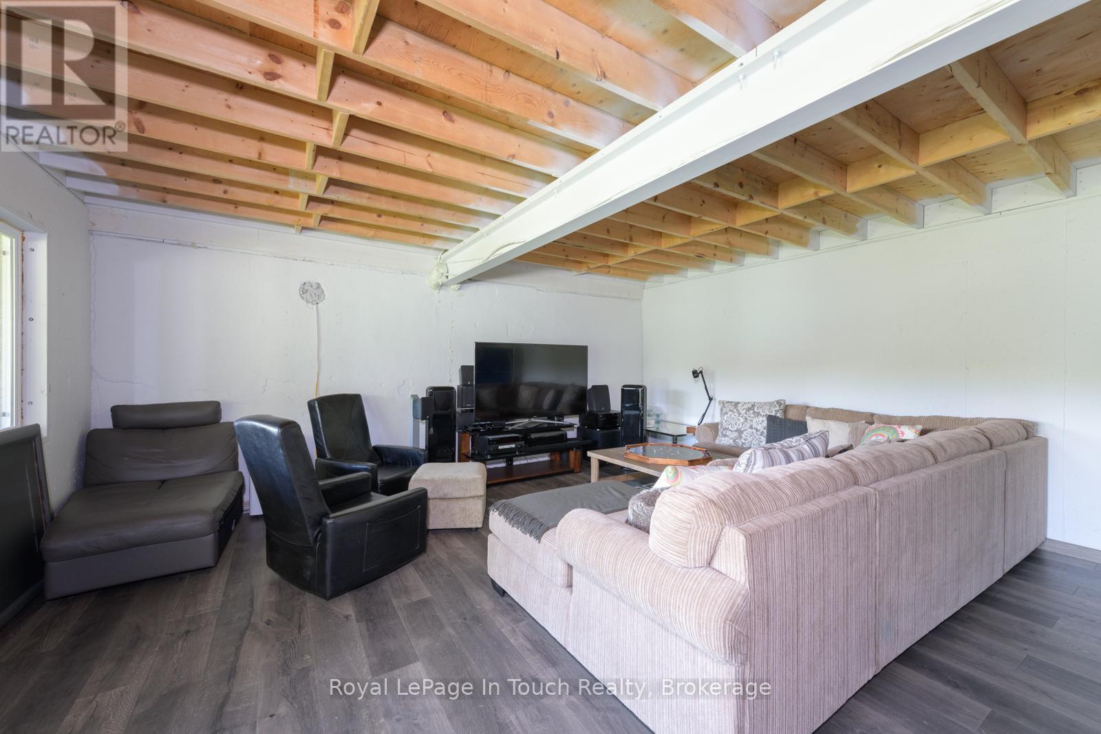 












2804 JANES LANE

,
Severn (Coldwater),




Ontario
L0K1E0

