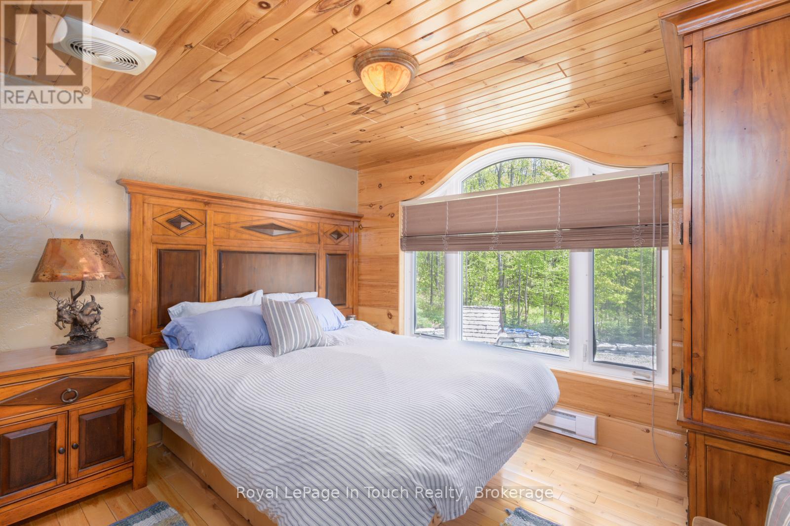 












2804 JANES LANE

,
Severn (Coldwater),




Ontario
L0K1E0

