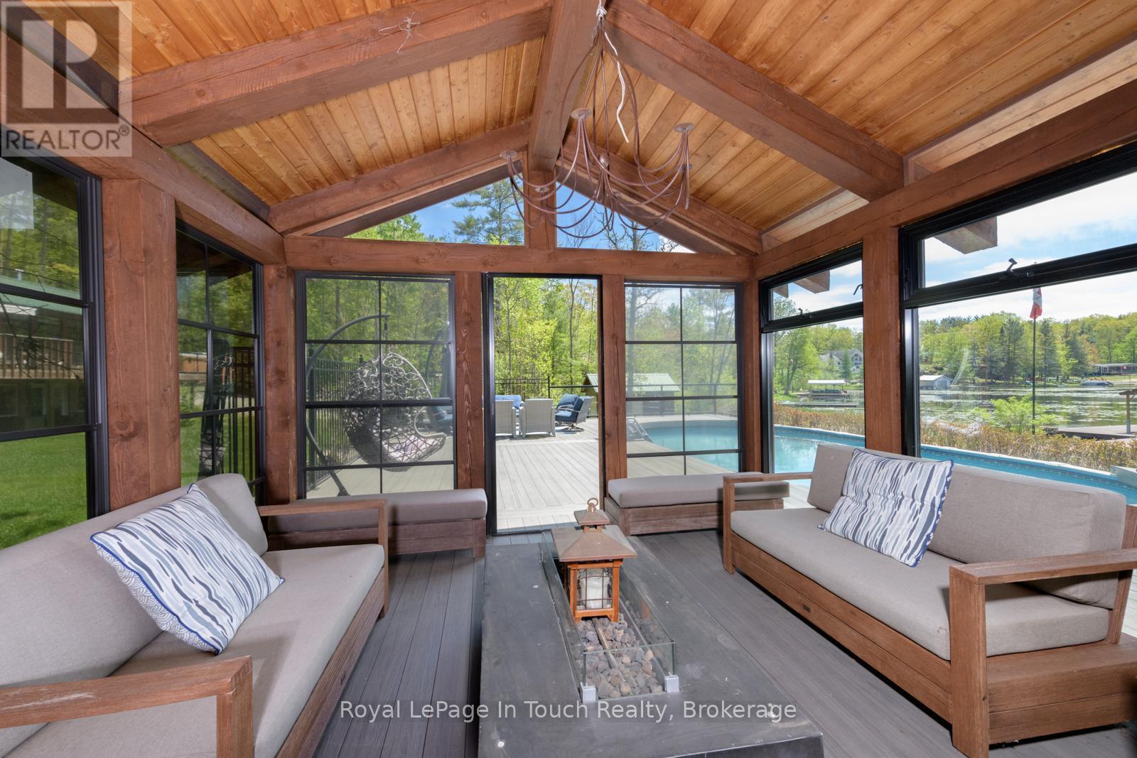












2804 JANES LANE

,
Severn (Coldwater),




Ontario
L0K1E0

