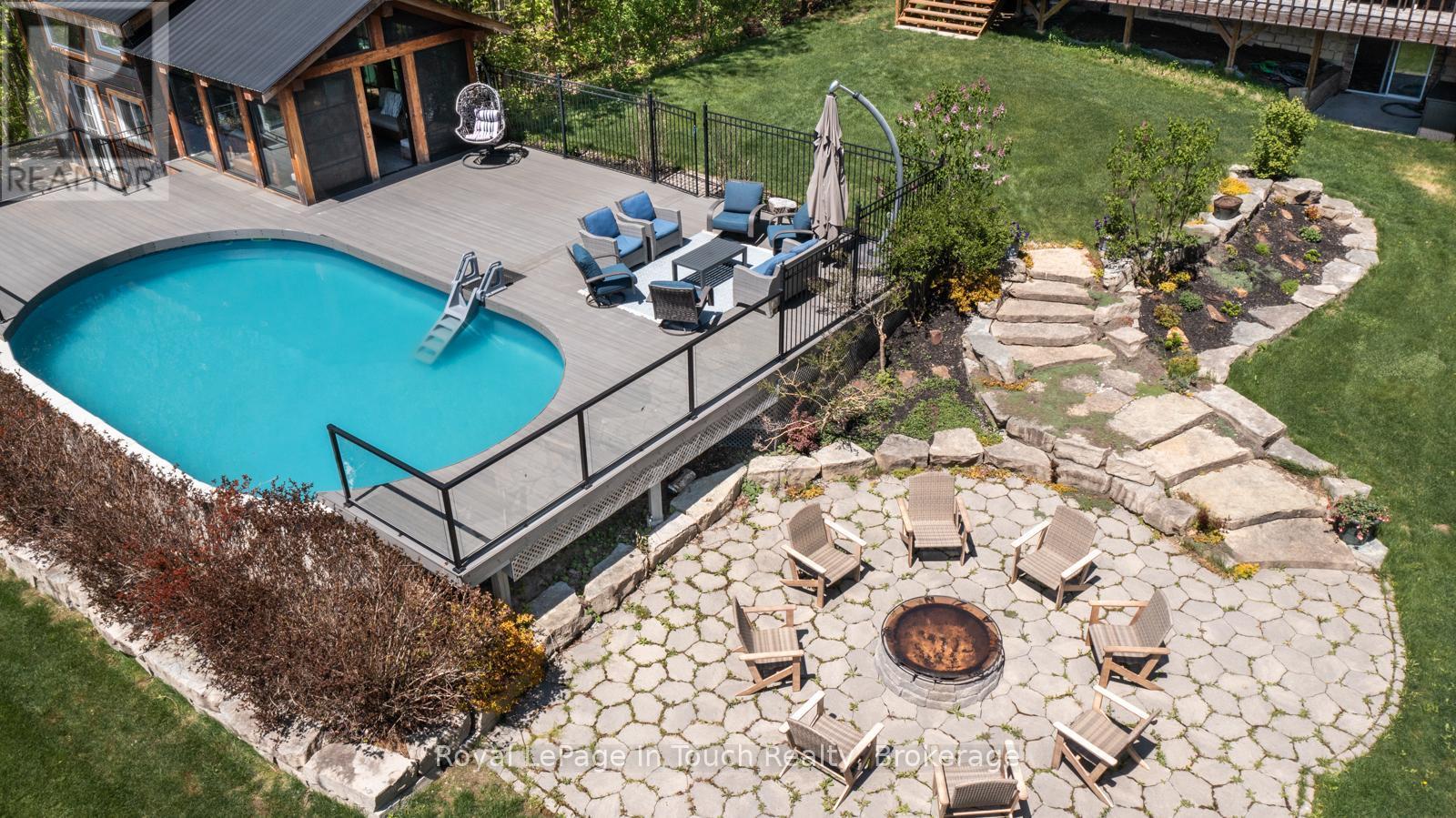 












2804 JANES LANE

,
Severn (Coldwater),




Ontario
L0K1E0

