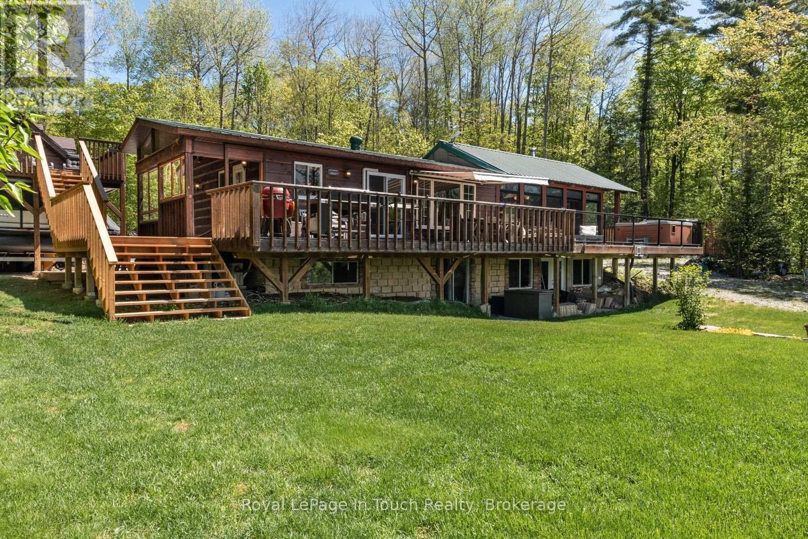 












2804 JANES LANE

,
Severn (Coldwater),




Ontario
L0K1E0

