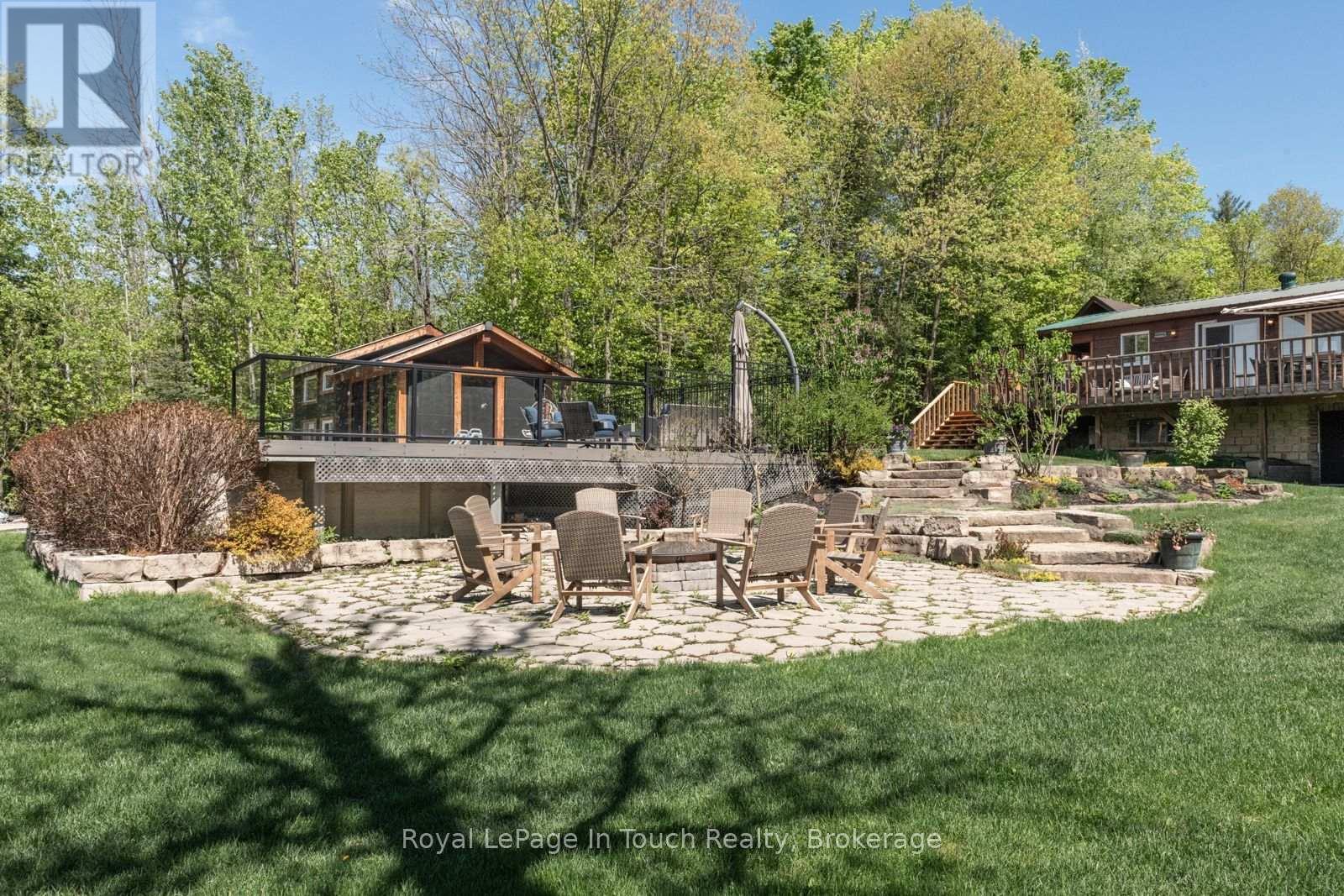 












2804 JANES LANE

,
Severn (Coldwater),




Ontario
L0K1E0


