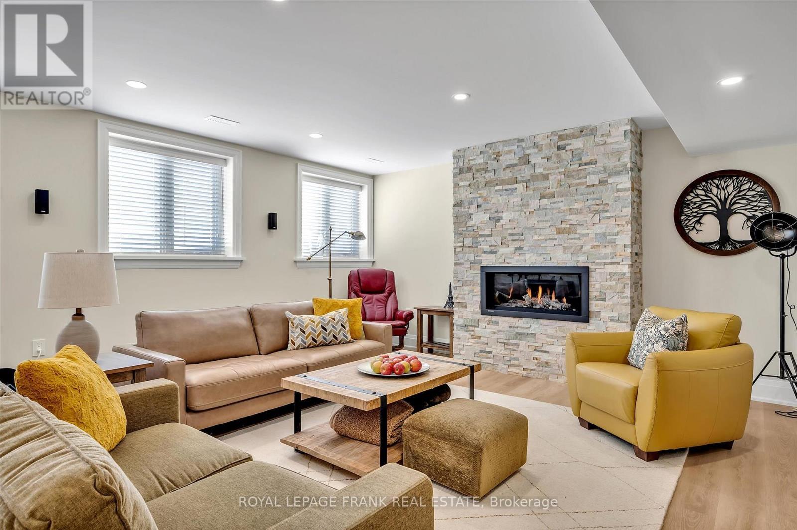 












1942 DAVENPORT ROAD

,
Cavan Monaghan (Cavan Twp),




Ontario
L0A1C0

