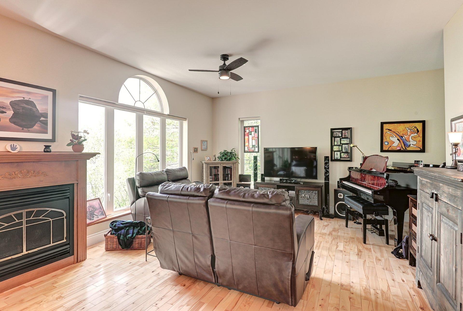 









75


Rue des Tulipes

,
Saint-Denis-de-Brompton,




QC
J0B2P0

