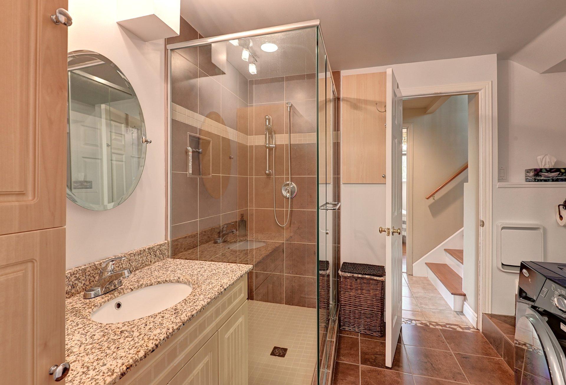 









75


Rue des Tulipes

,
Saint-Denis-de-Brompton,




QC
J0B2P0

