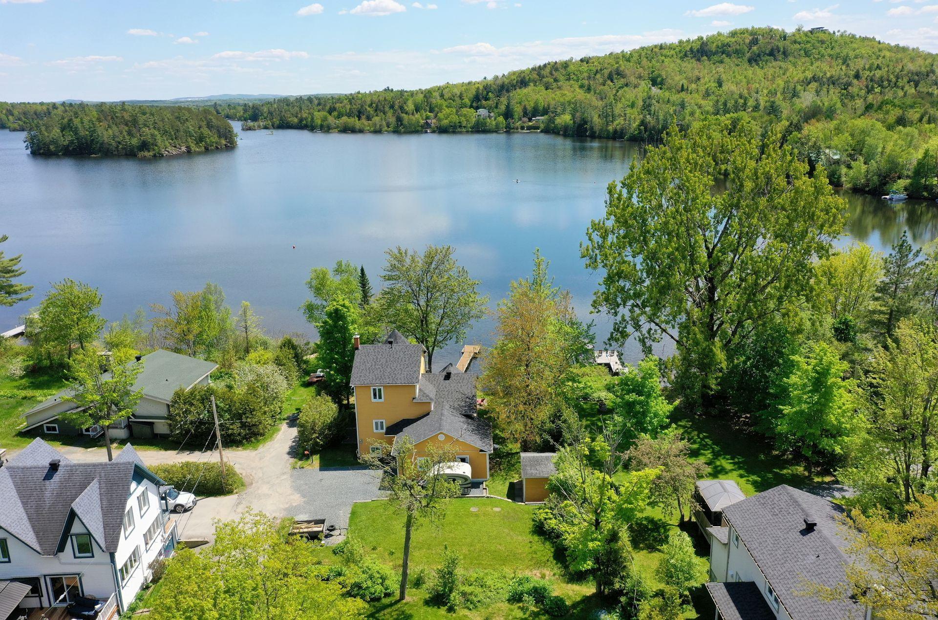 









75


Rue des Tulipes

,
Saint-Denis-de-Brompton,




QC
J0B2P0


