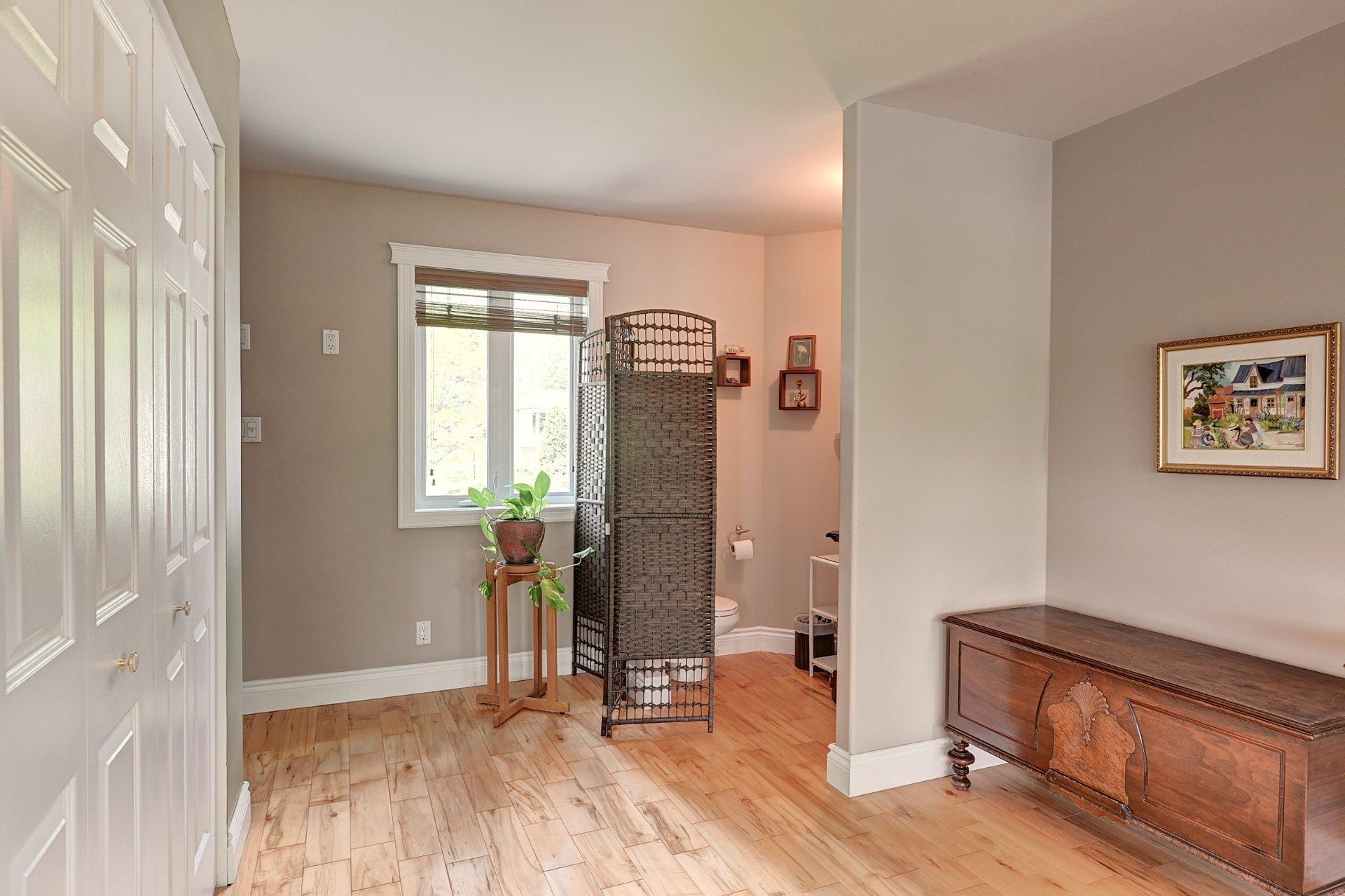 









75


Rue des Tulipes

,
Saint-Denis-de-Brompton,




QC
J0B2P0

