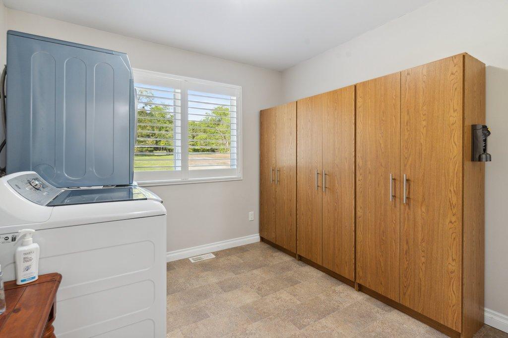 









1033


Ch. de la Culbute

,
L'Isle-aux-Allumettes,




QC
J0X1M0

