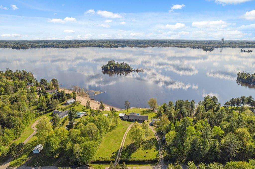 









1033


Ch. de la Culbute

,
L'Isle-aux-Allumettes,




QC
J0X1M0

