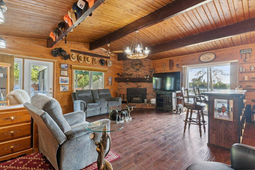 









1033


Ch. de la Culbute

,
L'Isle-aux-Allumettes,




QC
J0X1M0

