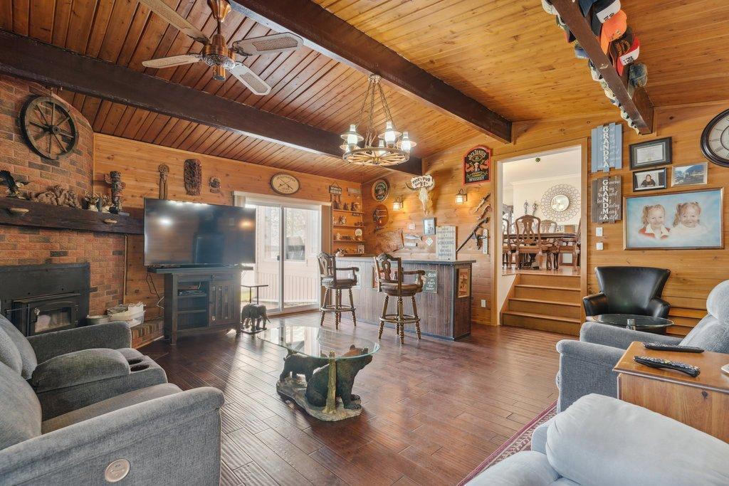 









1033


Ch. de la Culbute

,
L'Isle-aux-Allumettes,




QC
J0X1M0

