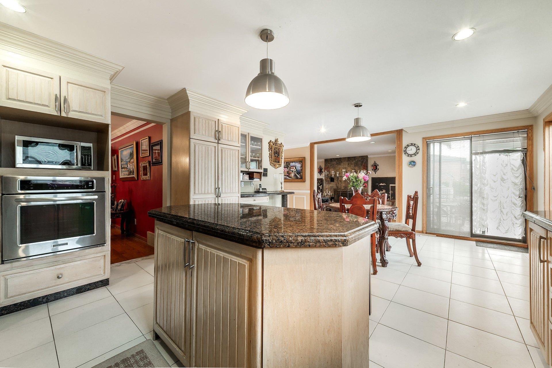 









263


Rue Montpellier

,
Dollard-des-Ormeaux,




QC
H9G3A7

