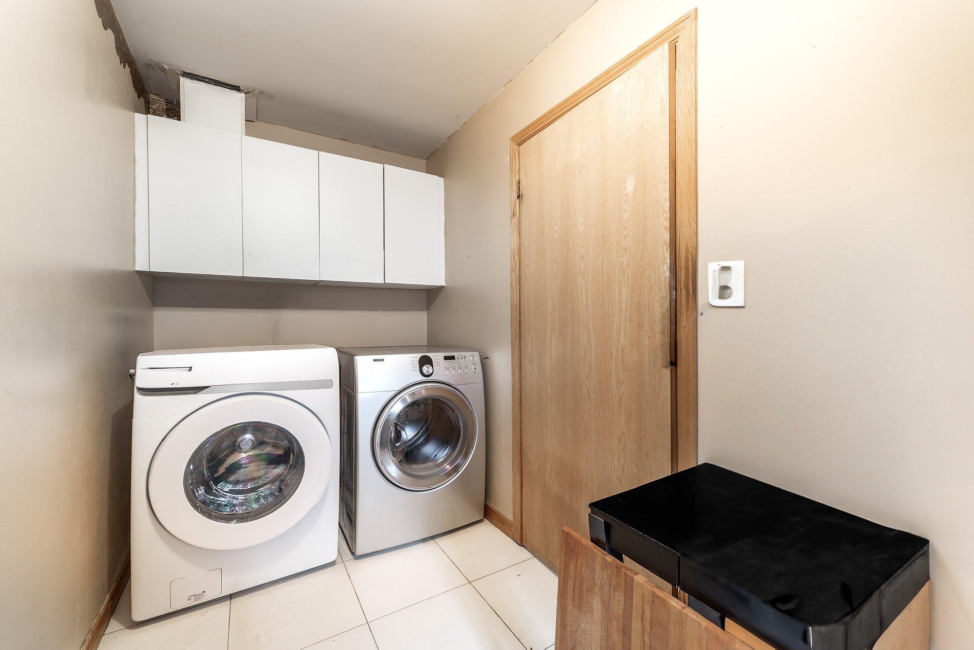 









263


Rue Montpellier

,
Dollard-des-Ormeaux,




QC
H9G3A7

