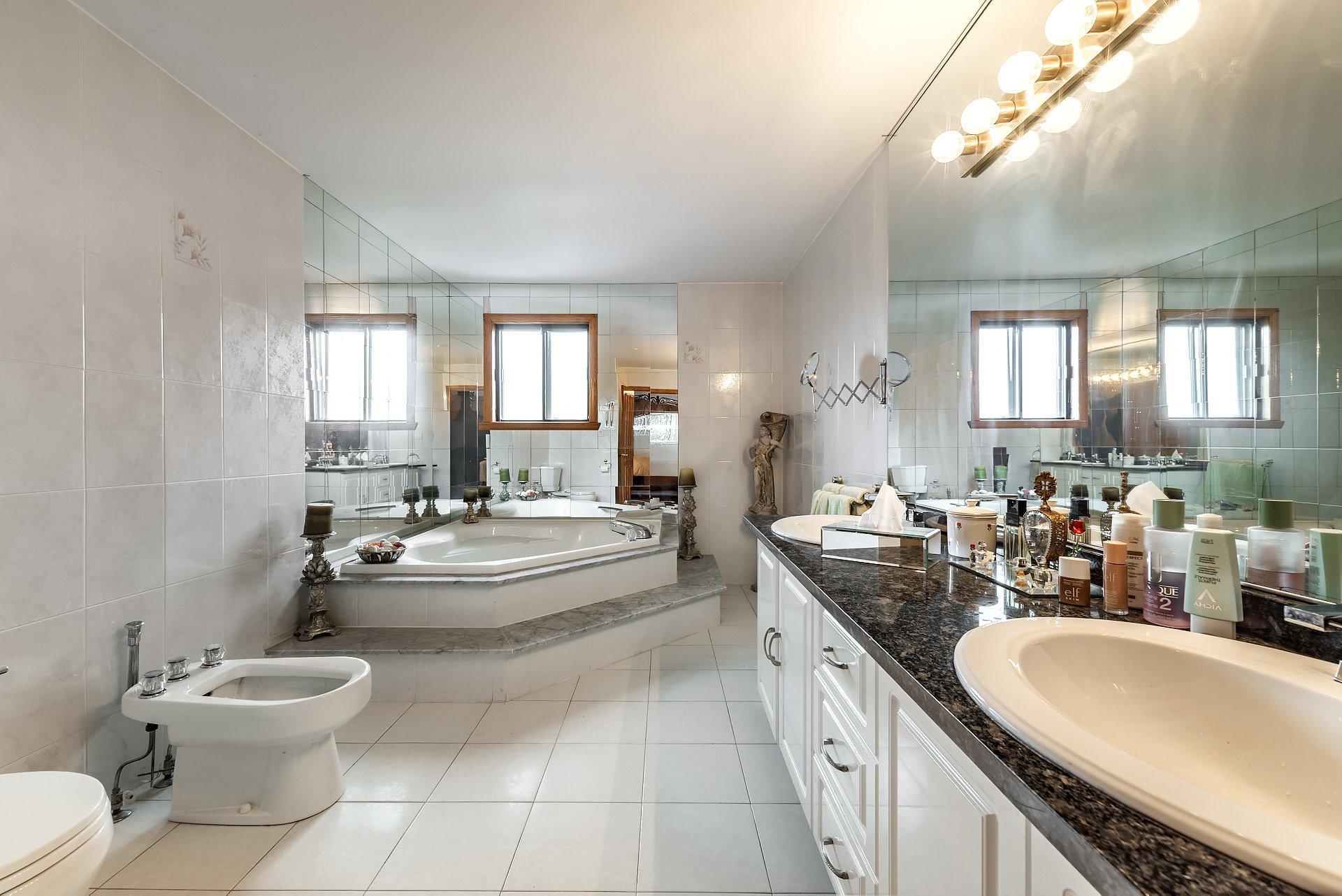









263


Rue Montpellier

,
Dollard-des-Ormeaux,




QC
H9G3A7

