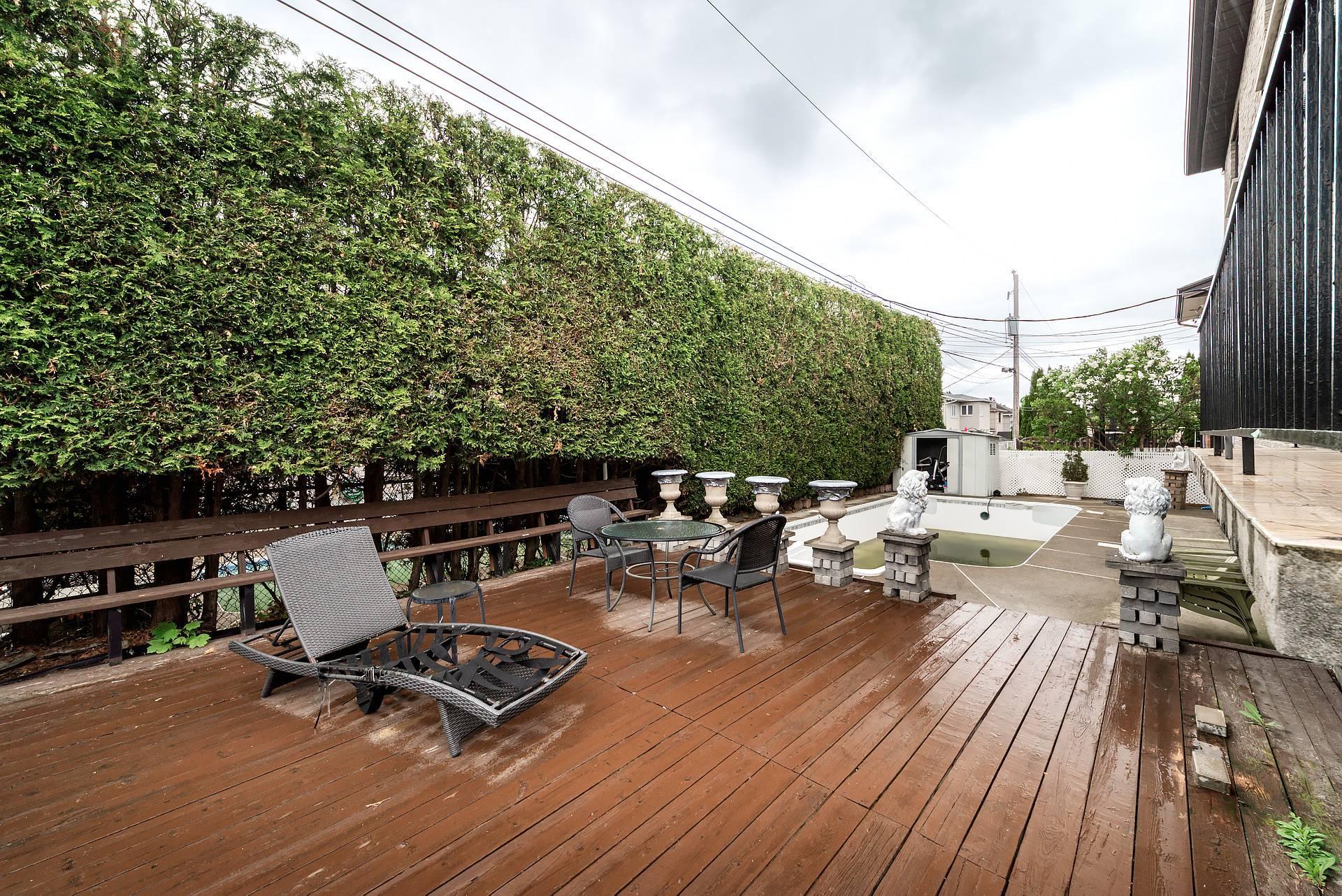 









263


Rue Montpellier

,
Dollard-des-Ormeaux,




QC
H9G3A7

