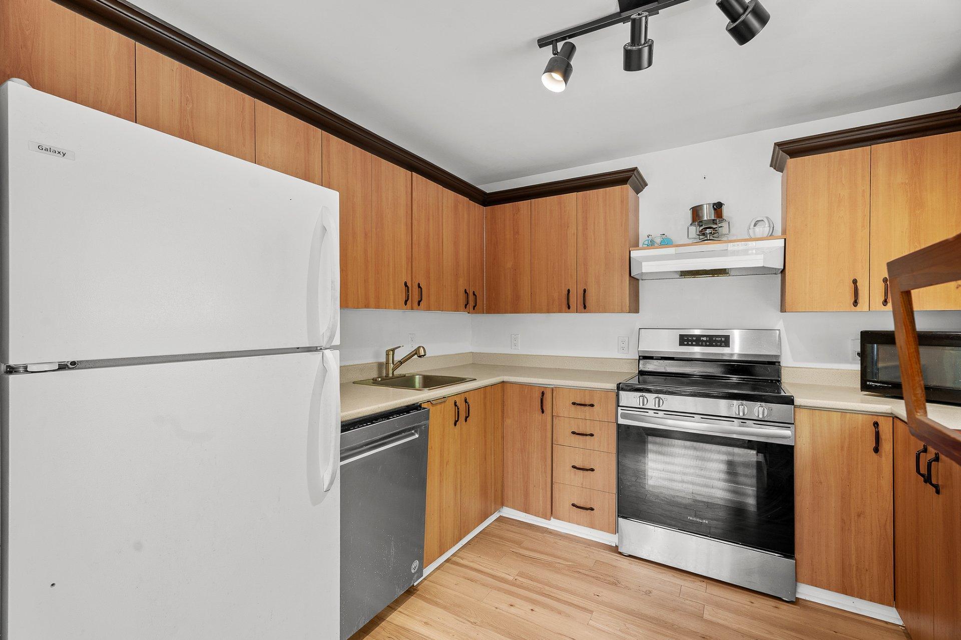 









215


Ch. des Marronniers

,
Saint-Adolphe-d'Howard,




QC
J0T2B0

