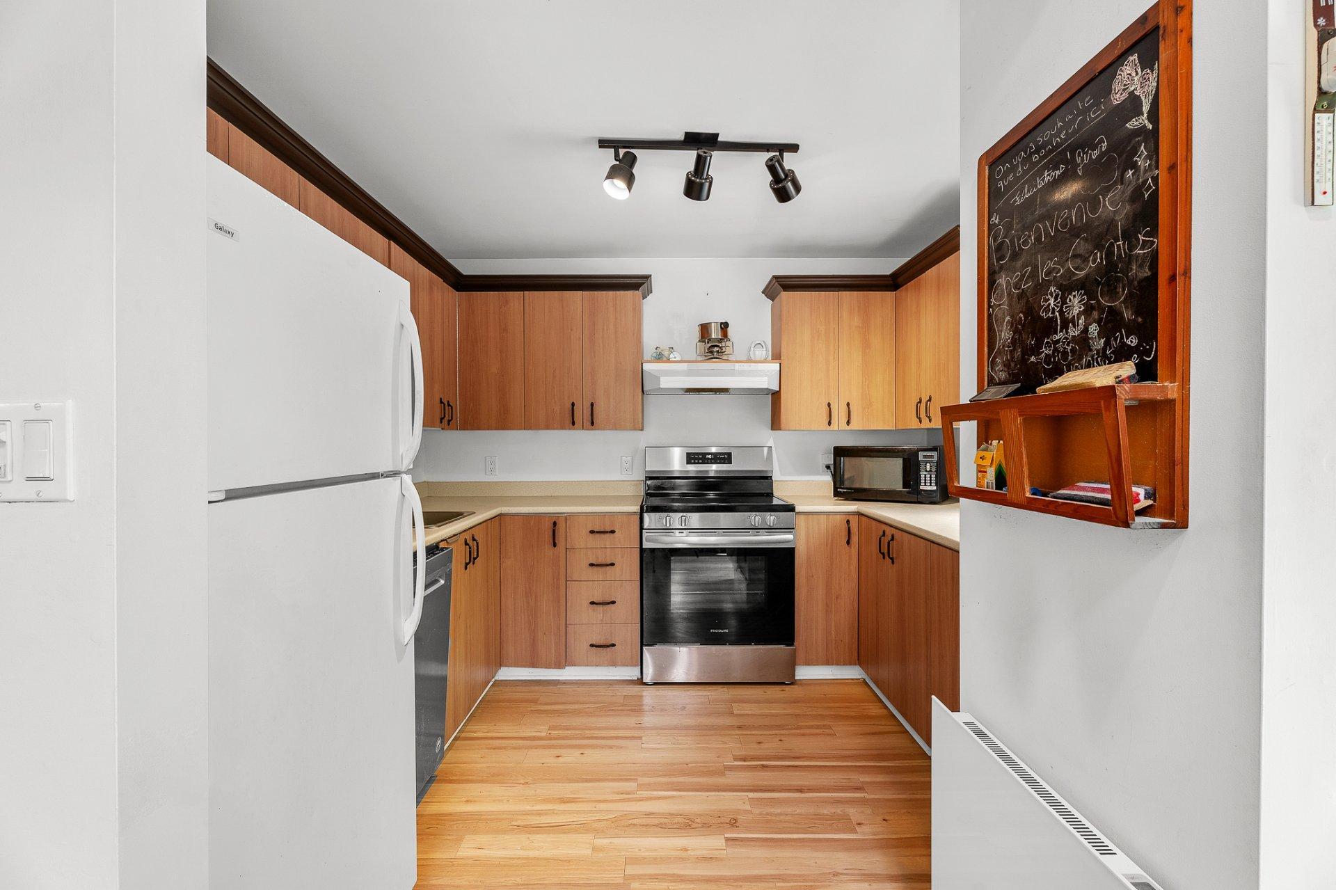 









215


Ch. des Marronniers

,
Saint-Adolphe-d'Howard,




QC
J0T2B0

