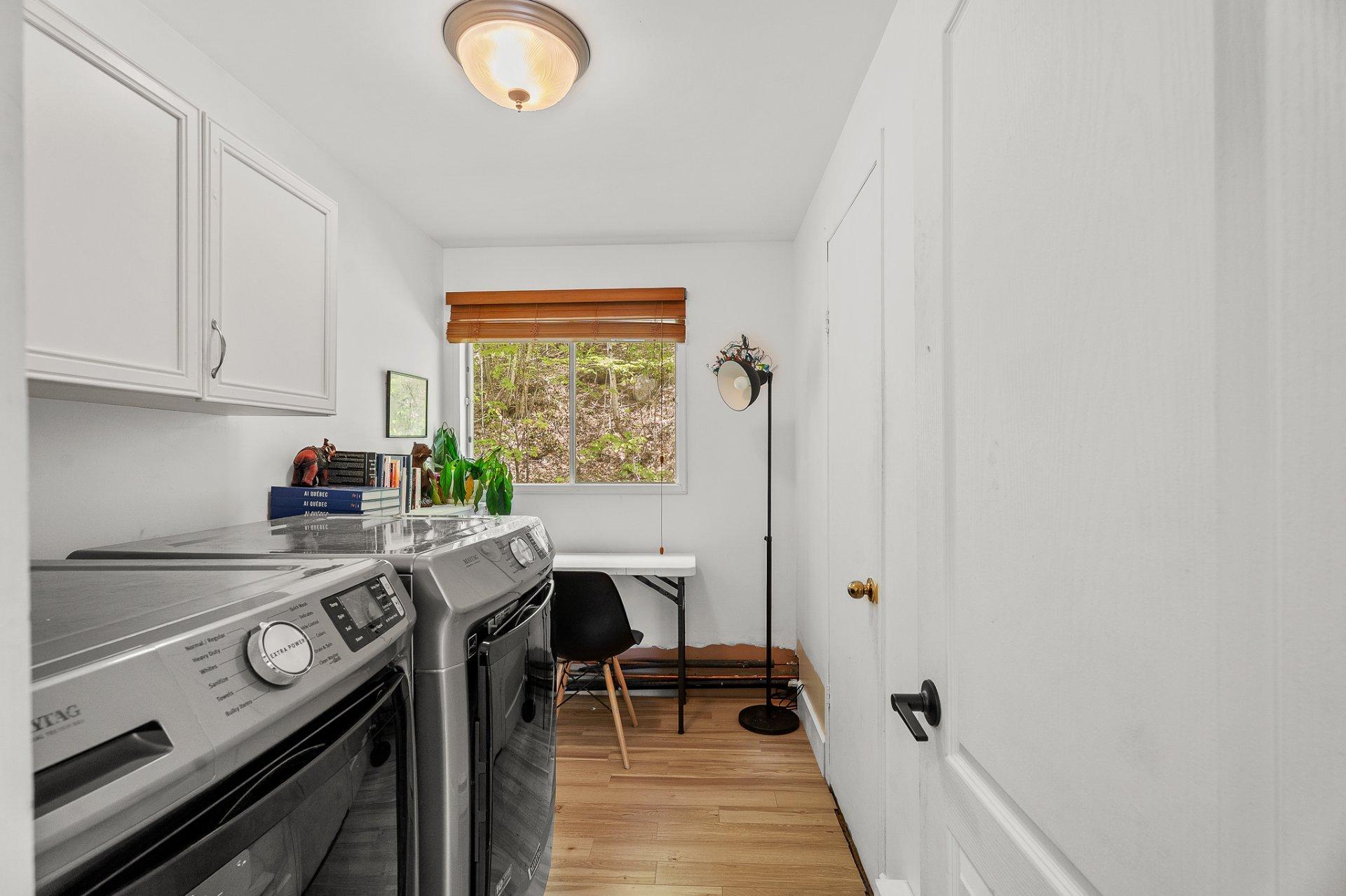 









215


Ch. des Marronniers

,
Saint-Adolphe-d'Howard,




QC
J0T2B0

