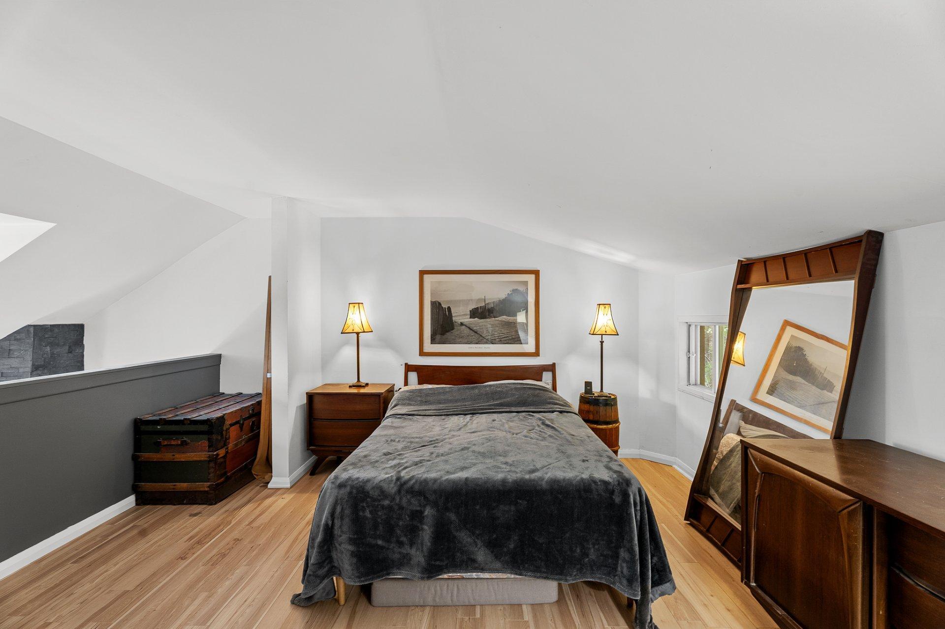 









215


Ch. des Marronniers

,
Saint-Adolphe-d'Howard,




QC
J0T2B0

