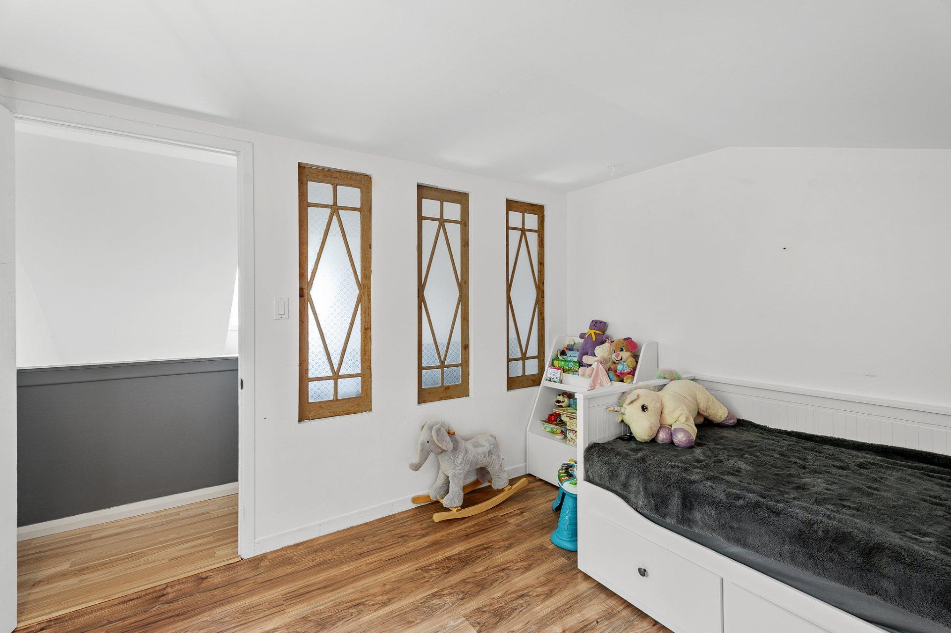 









215


Ch. des Marronniers

,
Saint-Adolphe-d'Howard,




QC
J0T2B0

