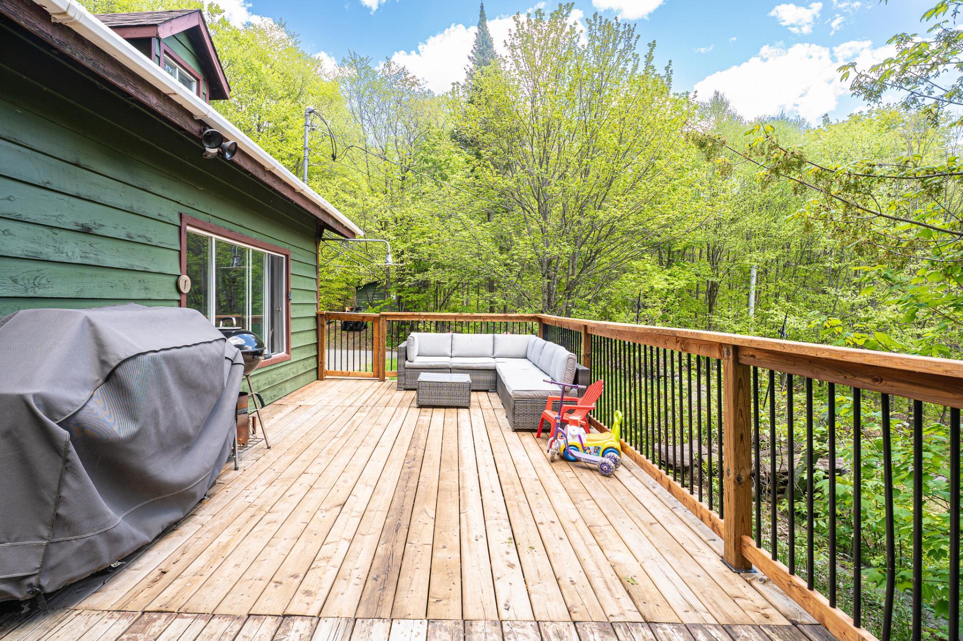 









215


Ch. des Marronniers

,
Saint-Adolphe-d'Howard,




QC
J0T2B0

