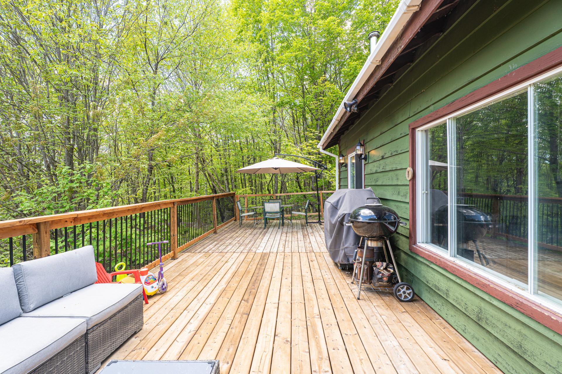 









215


Ch. des Marronniers

,
Saint-Adolphe-d'Howard,




QC
J0T2B0

