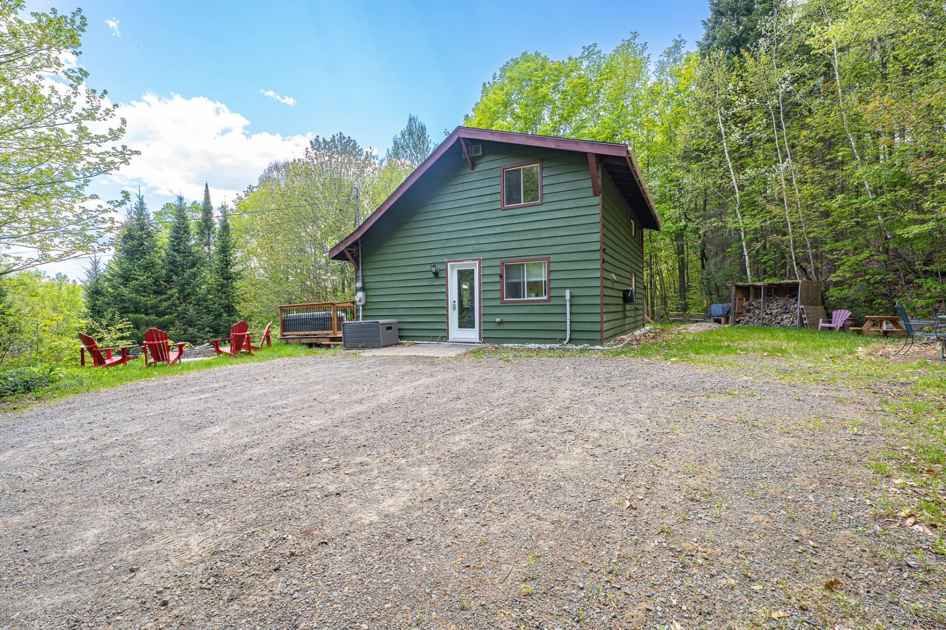









215


Ch. des Marronniers

,
Saint-Adolphe-d'Howard,




QC
J0T2B0

