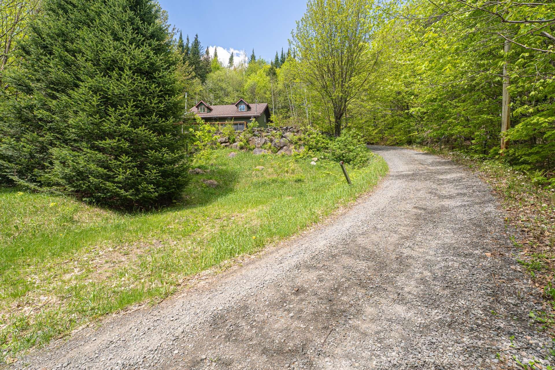 









215


Ch. des Marronniers

,
Saint-Adolphe-d'Howard,




QC
J0T2B0


