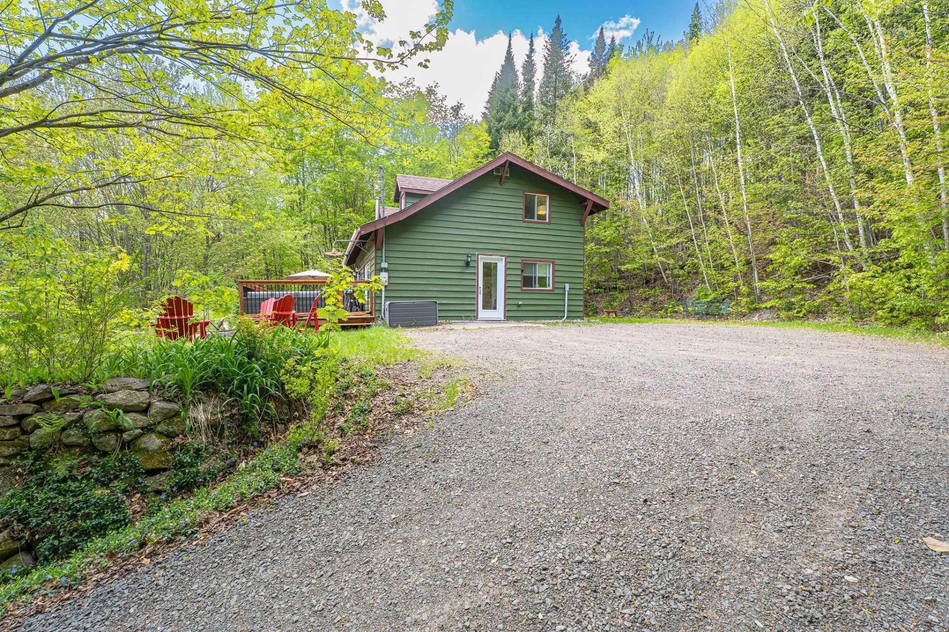 









215


Ch. des Marronniers

,
Saint-Adolphe-d'Howard,




QC
J0T2B0

