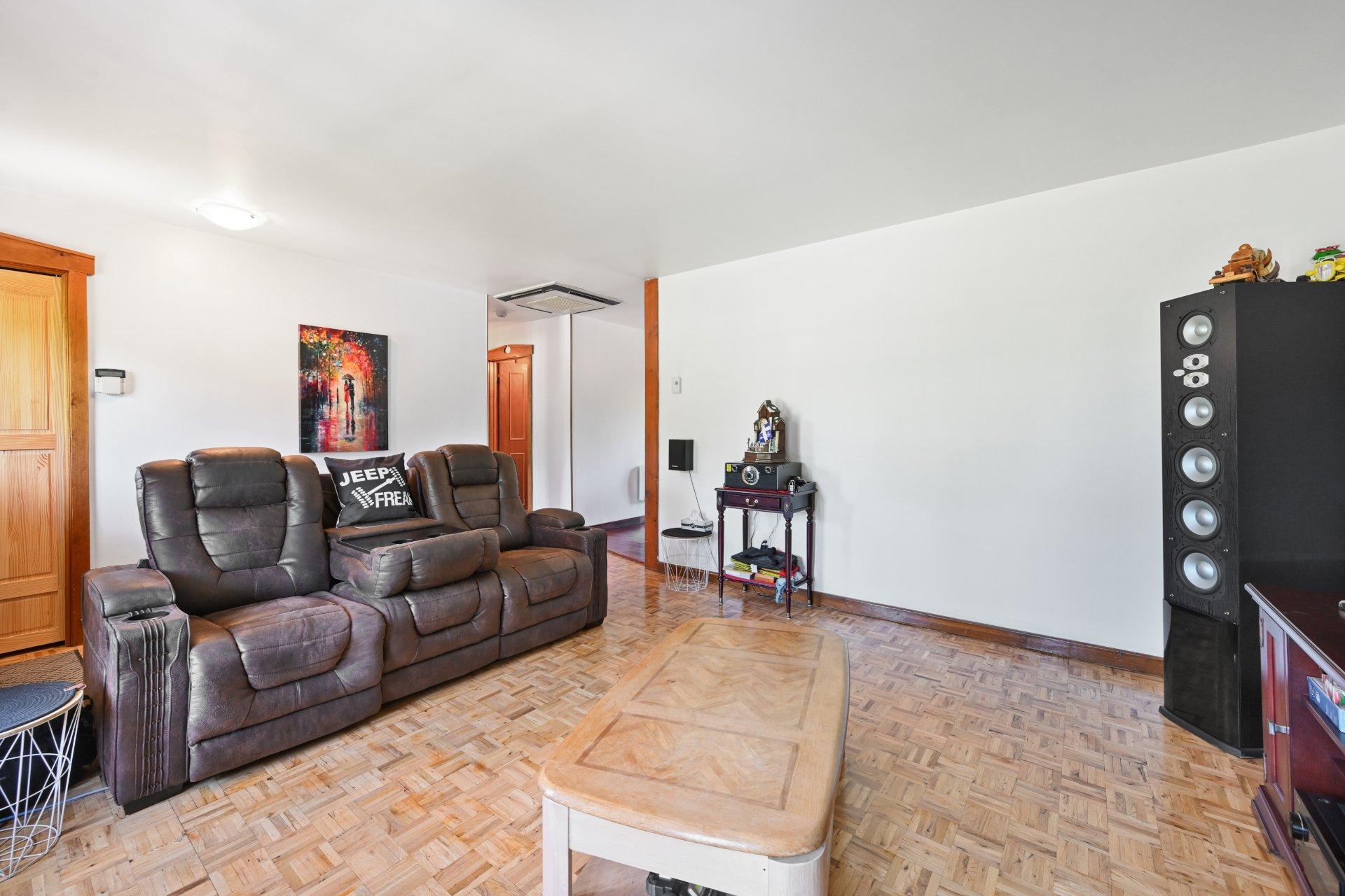 









8370


Boul. Kimber

,
Longueuil (Saint-Hubert),




QC
J3Y7K3


