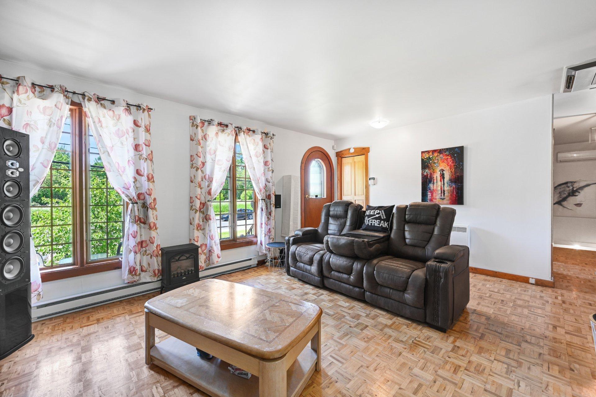 









8370


Boul. Kimber

,
Longueuil (Saint-Hubert),




QC
J3Y7K3

