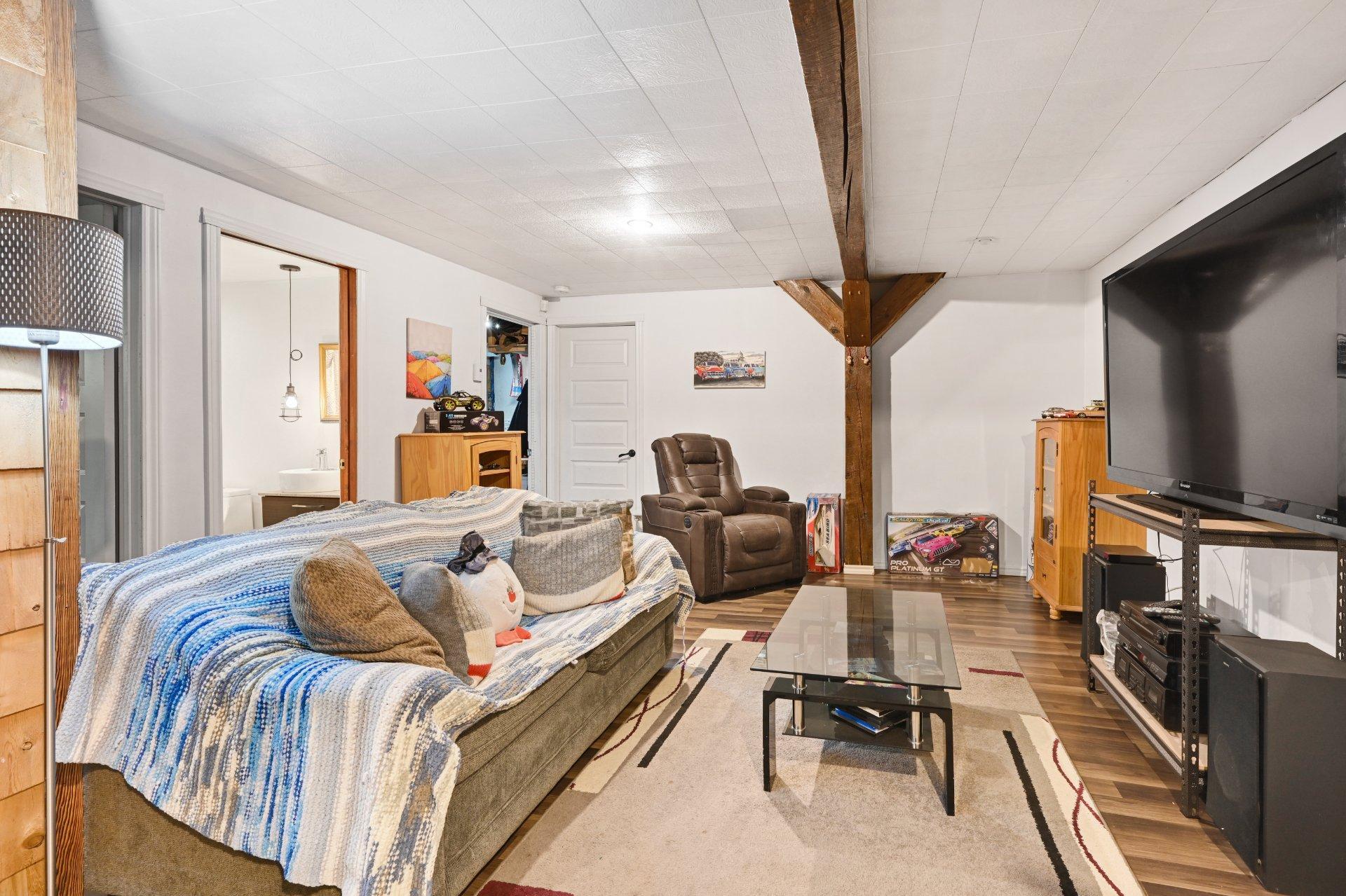 









8370


Boul. Kimber

,
Longueuil (Saint-Hubert),




QC
J3Y7K3

