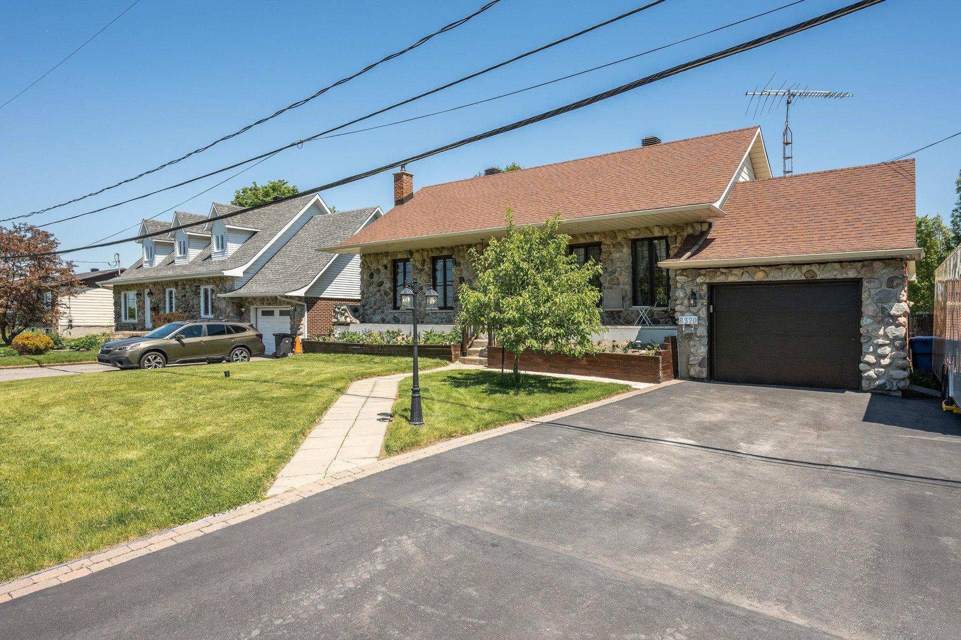 









8370


Boul. Kimber

,
Longueuil (Saint-Hubert),




QC
J3Y7K3

