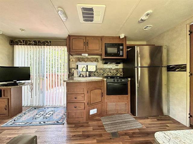 









61


Riverside

PA,
Lac Du Bonnet RM,







MB
R0E 1A0

