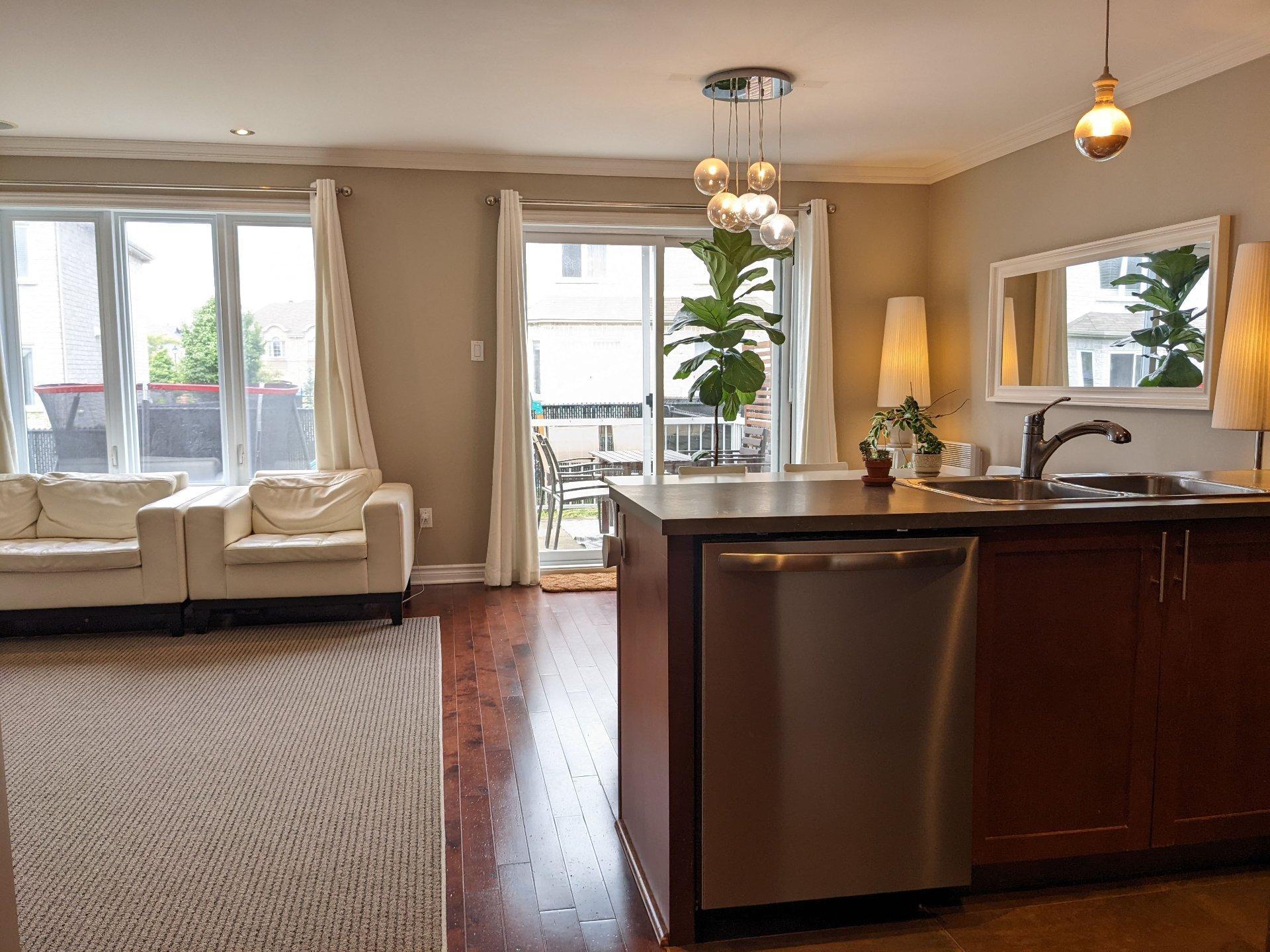 









8120


Rue de Limoges

,
Brossard,




QC
J4Y0H4

