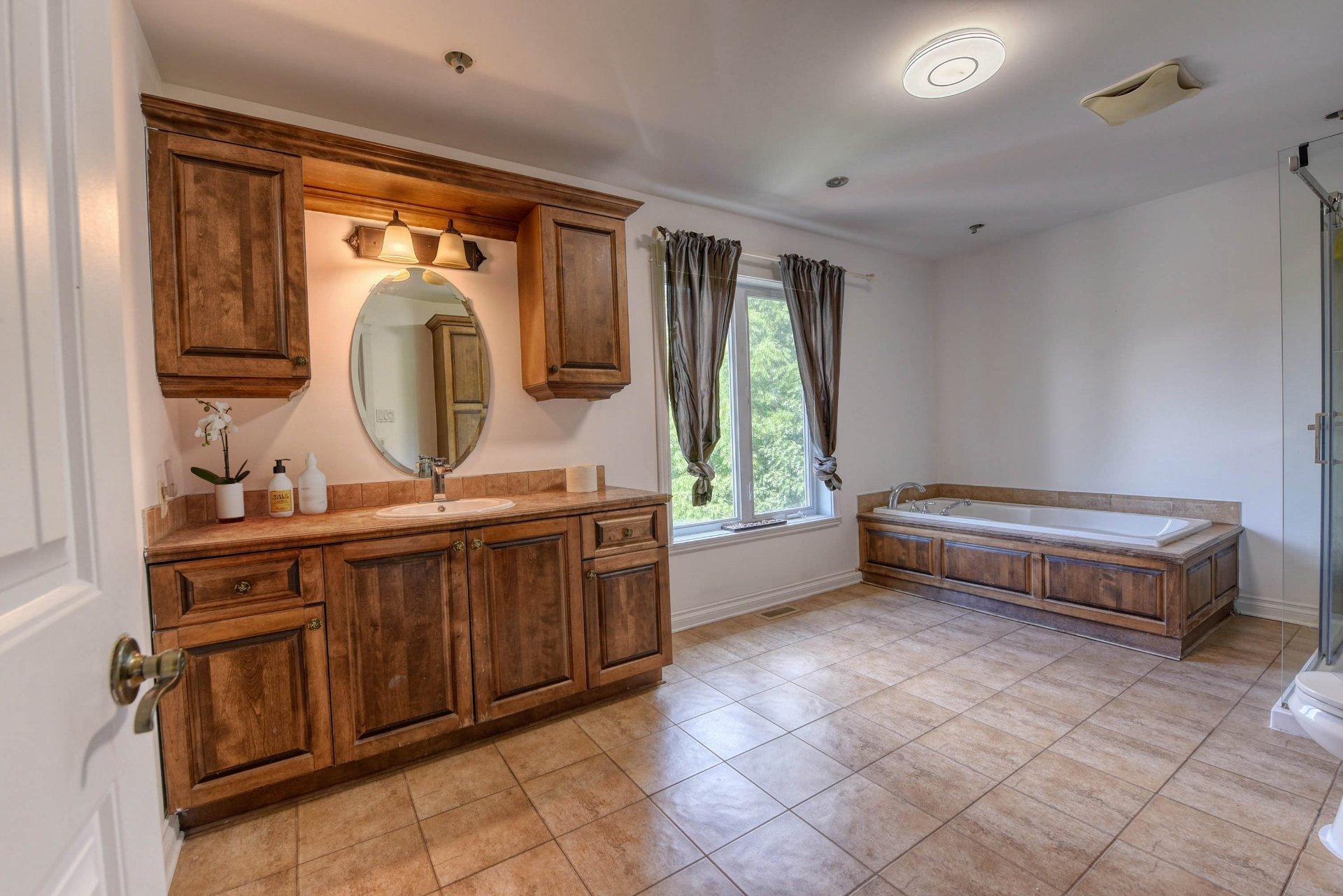 









2060


Rue Marianne-Baby

,
Chambly,




QC
J3L0A1

