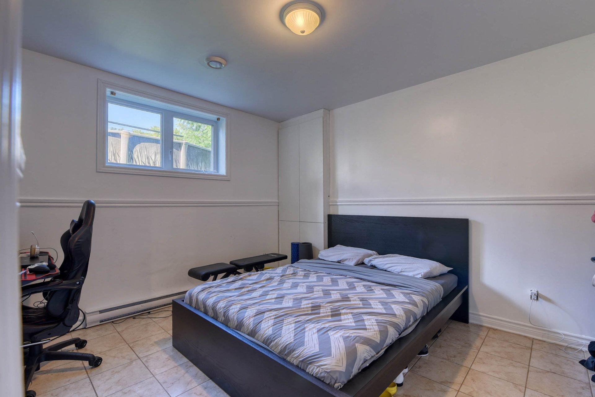 









2060


Rue Marianne-Baby

,
Chambly,




QC
J3L0A1

