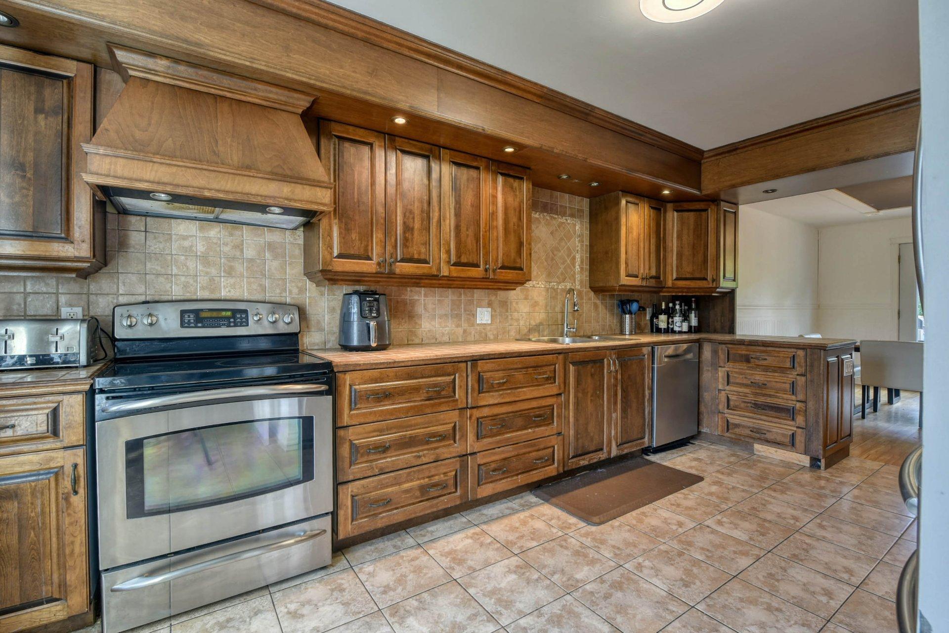 









2060


Rue Marianne-Baby

,
Chambly,




QC
J3L0A1

