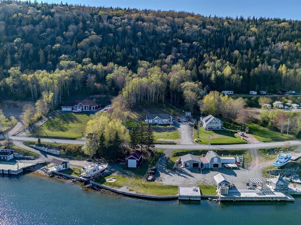 












3693 New Harris Road

,
New Harris,




NS
B1X 1T1

