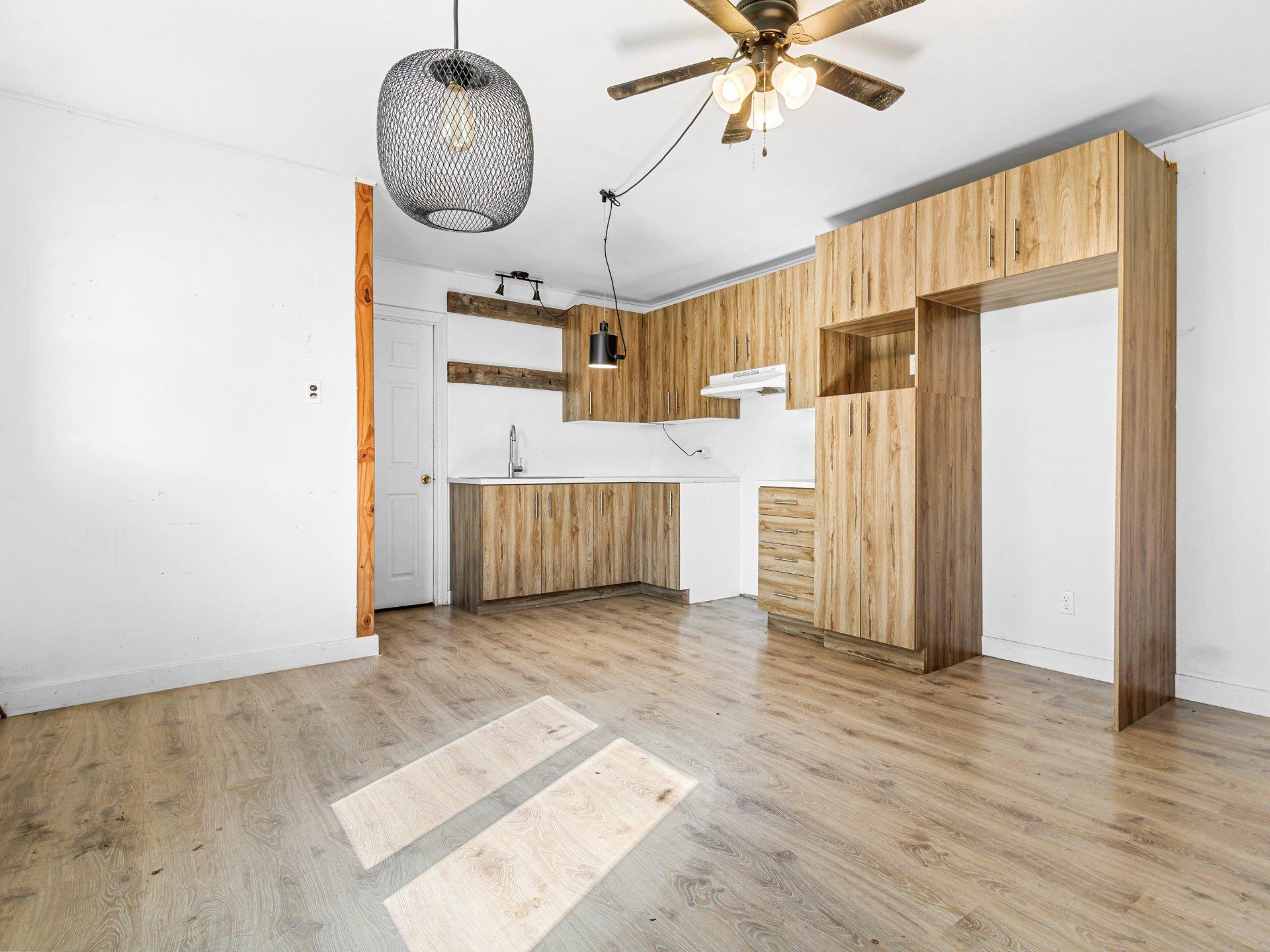 









551


Rue St-Jean

,
Brownsburg-Chatham,







QC
J8G1M1

