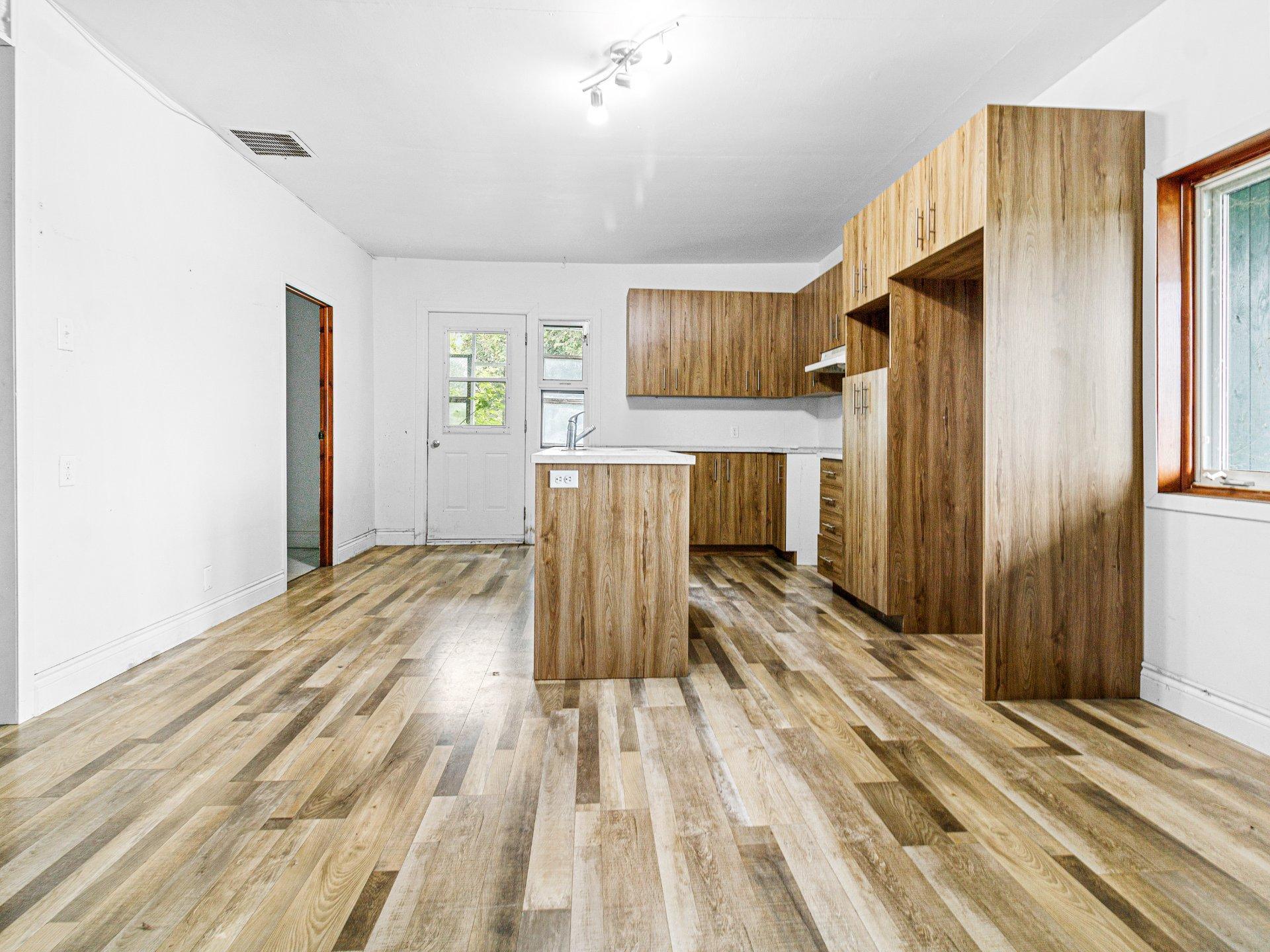 









551


Rue St-Jean

,
Brownsburg-Chatham,







QC
J8G1M1

